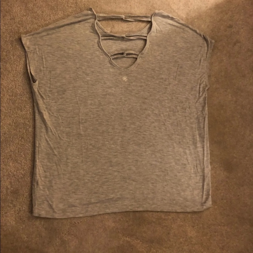Women’s Giam Top.